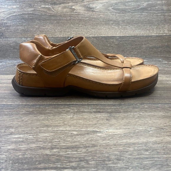 Timberland Sandals Women's Sz 10 Camel Leather Outdoors Hiking Comfortable - Picture 2 of 11